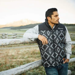 Ariat Men's Pendleton® Crius Kiva Insulated Vest 10036946 -ARIA Clothing Shop 10036946 lifestyle